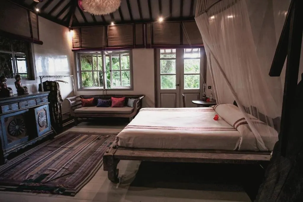 Vintage 8-Bedroom Villa Umalas Canggu