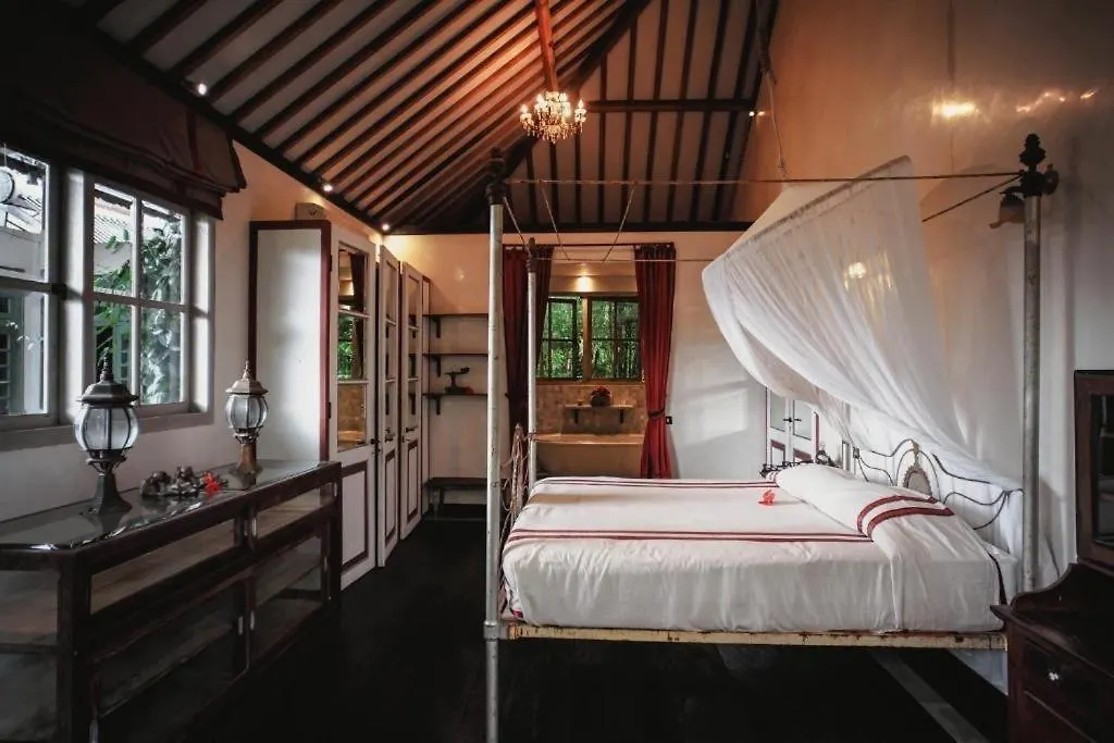 Vintage 8-Bedroom Villa Umalas Canggu