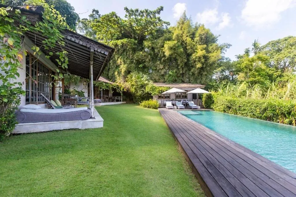 Vintage 8-Bedroom Villa Umalas Canggu
